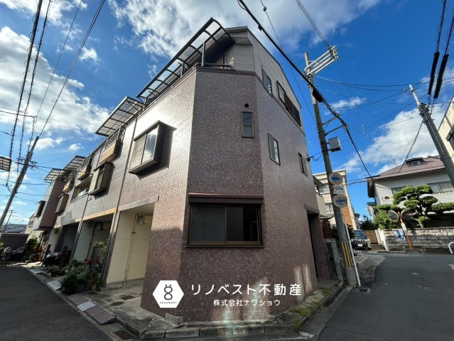 東大阪市吉田5丁目の外観|ビルトインガレージ付き◎南東角地につき日当たり良好です。