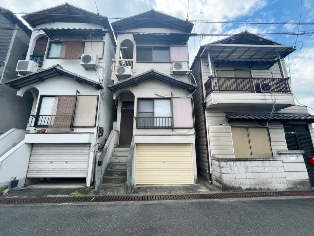 東大阪市松原2丁目の外観|令和8年7月室内リフォーム完成！
シャッター付き車庫完備◎