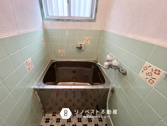 東大阪市松原2丁目の浴室|小窓付きで換気もしっかり◎
