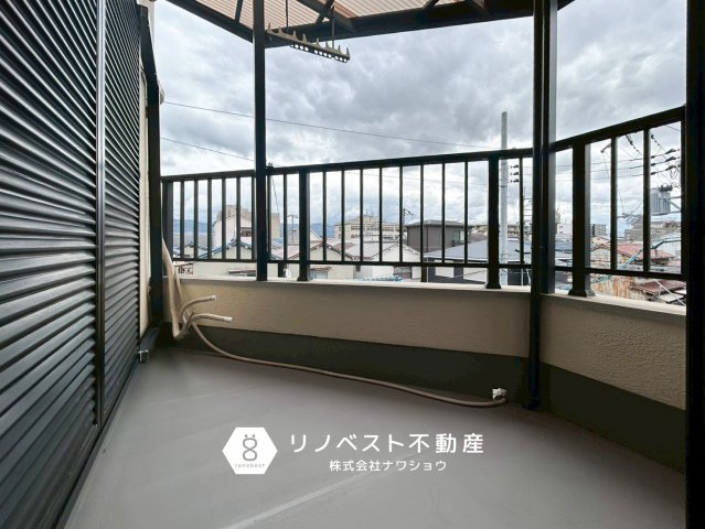 東大阪市若江西新町3丁目中古戸建のバルコニー|角地のため見晴らし良好◎
気分転換にバルコニーで寛ぐのも良いですね♪