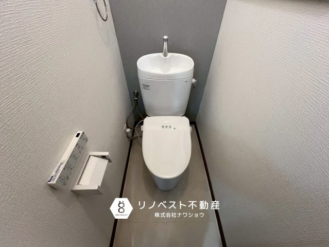 東大阪市新池島町１丁目のトイレ|アクセントクロスがお洒落なトイレです◎