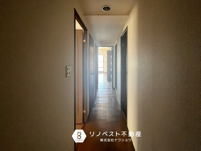ロータリー新石切の玄関|【リノベスト不動産】女性スタッフ・男性スタッフ共に活躍中！
