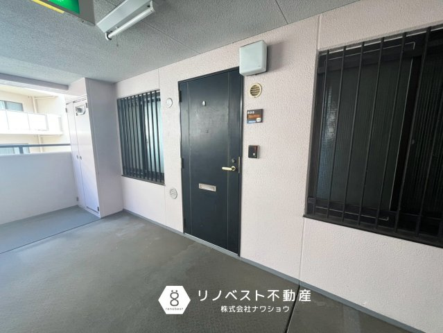 ロータリー新石切の玄関|【リノベスト不動産】弊社は近鉄大阪線・奈良線『布施』駅から徒歩2分の場所にございます♪
