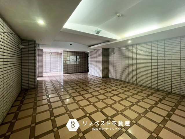 ロータリー新石切のロビー|【リノベスト不動産】テナント物件は東大阪市含む大阪府下でご紹介可能です◎
