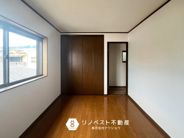 東大阪市鳥居町の洋室|約6帖の洋室♪
クローゼットも付いているので、荷物が多いお子様も安心♪
