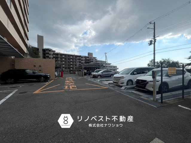 ファミール上石切アルテサージュの駐車場|【リノベスト不動産】テナント物件は東大阪市含む大阪府下でご紹介可能です◎
