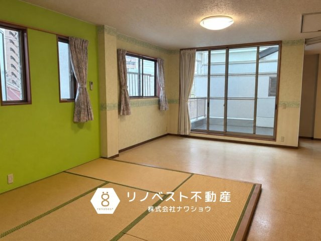 東大阪市長堂1丁目の洋室|3階の洋室にはバルコニーが面しており、明るい空間です！