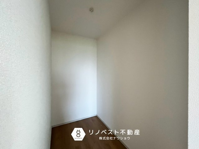 東大阪市元町2丁目　2号棟の収納|奥行きのあり、普段は使わないアウトドアグッズ等もスッキリ収納◎