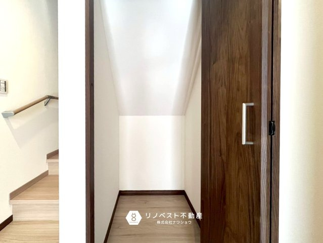 東大阪市日下町8丁目戸建の収納|掃除道具や日用品のストックなどに最適な収納スペースですね♪