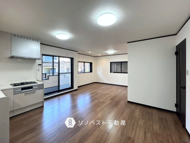 東大阪市菱屋東1丁目の居間・リビング|バルコニーに面しており、採光・通風ともに良好です。
ダイニングとリビングの区分けがしやすい間取り◎