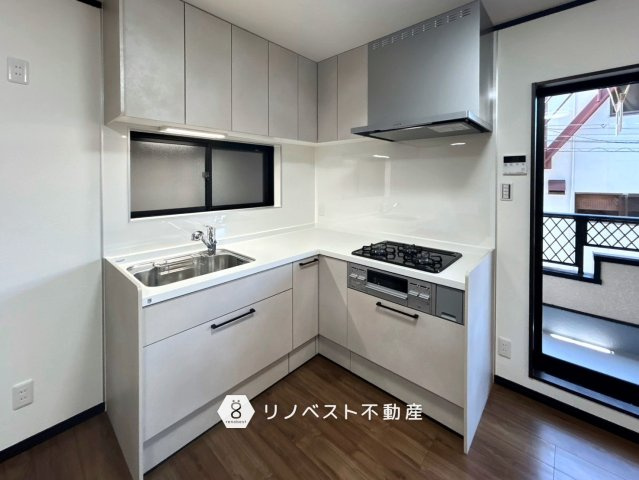 東大阪市菱屋東1丁目のキッチン|L字型のキッチンは作業導線が短く、作業スペースも十分に確保できます♪