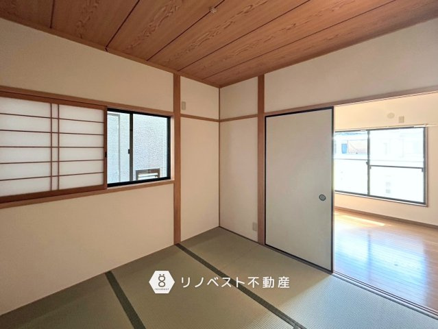 東大阪市新家中町の和室|洋室と隣接した2階和室。
寝室にピッタリです♪