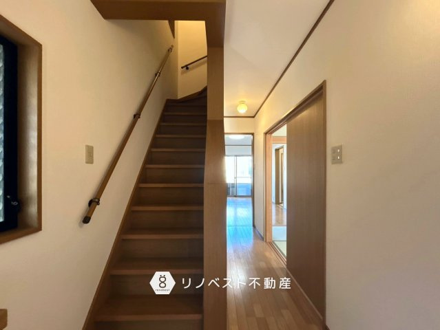東大阪市新家中町の玄関|【リノベスト不動産】弊社では売却のご相談も受付中！まずは一度ご相談ください♪
