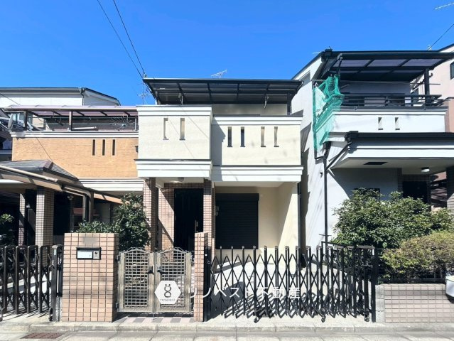 東大阪市新家中町の外観|閑静な住宅街に立地＆駐車スペース1台分完備♪
ライフ東大阪長田店まで徒歩約8分、自転車なら3分で行けます◎