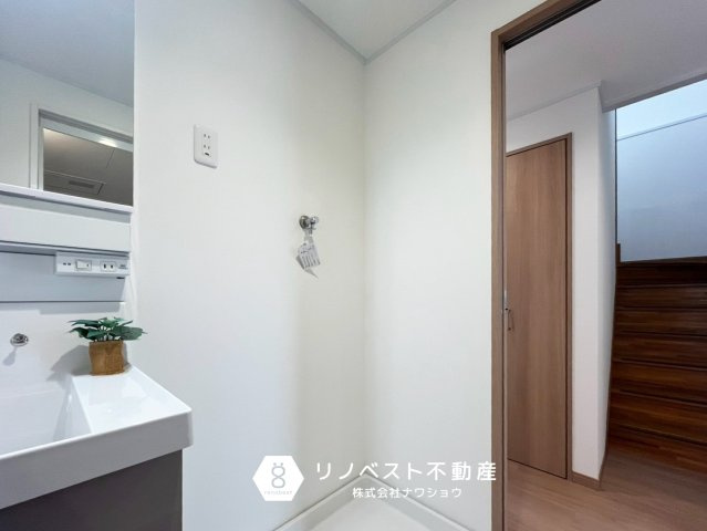 シャンティ―永和の洗面所|忙しい朝の身支度に嬉しい、三面鏡付き独立洗面台完備◎

