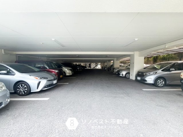 シャンティ―永和の駐車場|【リノベスト不動産】テナント物件は東大阪市含む大阪府下でご紹介可能です♪
