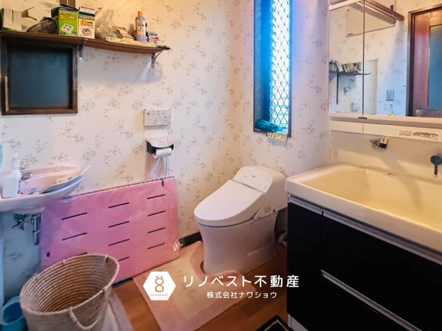 生駒市門前町の洗面所|換気窓が付いておりカビ対策に！