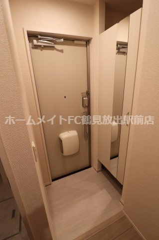 大阪市鶴見区今津北３丁目のアパートの玄関