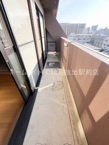 大阪市鶴見区鶴見５丁目の賃貸マンションのバルコニー