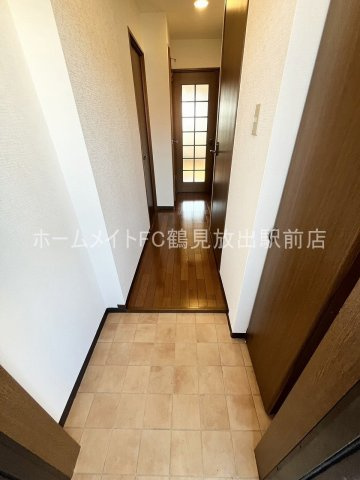 大阪市鶴見区鶴見５丁目の賃貸マンションの玄関
