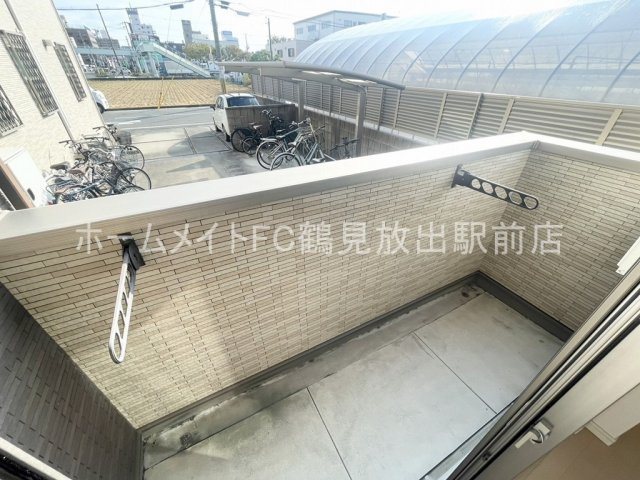 東大阪市七軒家のアパートのバルコニー
