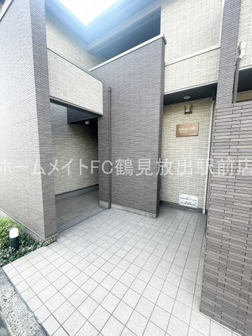 東大阪市七軒家のアパートのエントランス