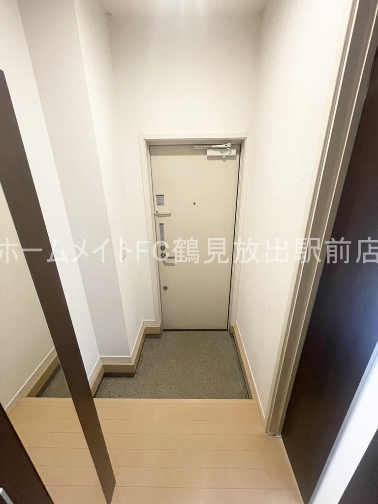 東大阪市七軒家のアパートの玄関