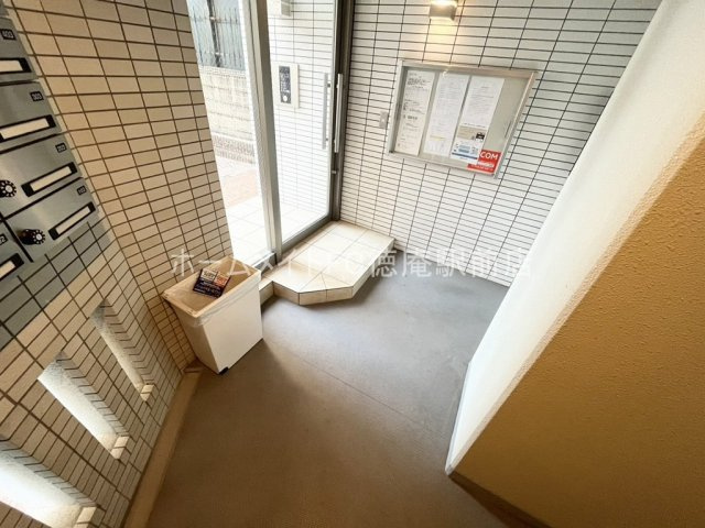 大阪市城東区永田４丁目の賃貸マンションのロビー