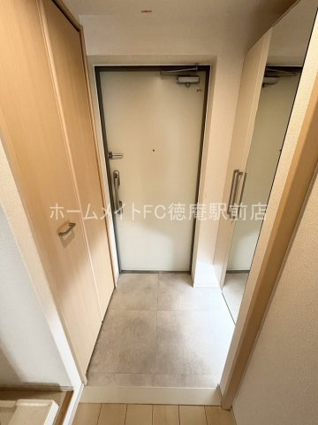 大阪市城東区永田４丁目の賃貸マンションの玄関