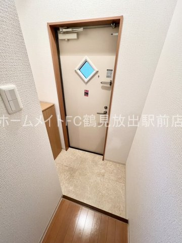 東大阪市森河内西２丁目のハイツの玄関