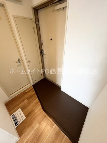 大阪市城東区放出西３丁目の賃貸マンションの玄関