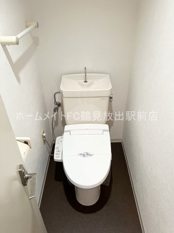大阪市城東区放出西３丁目の賃貸マンションのトイレ