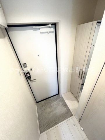 大阪市城東区鴫野東３丁目のアパートの玄関