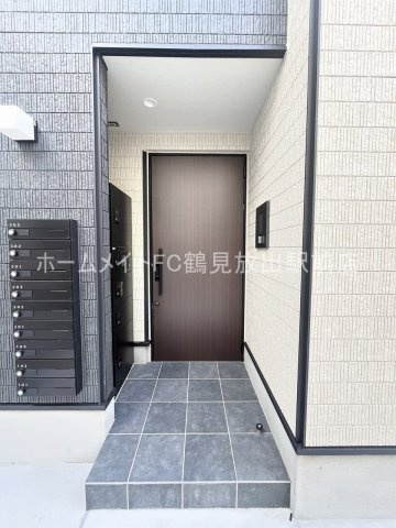 大阪市城東区鴫野東３丁目のアパートのエントランス