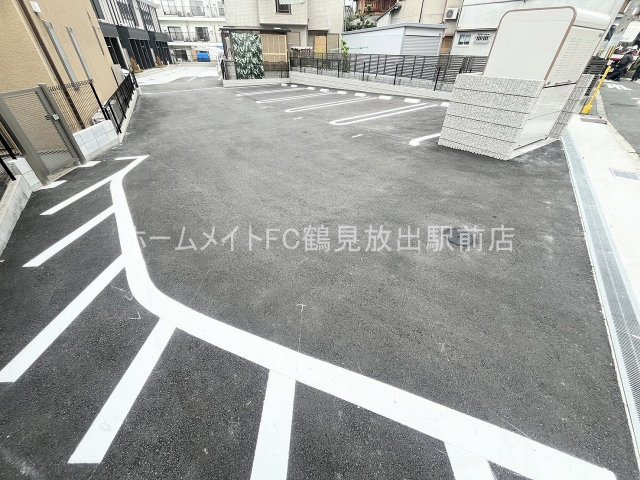 大阪市鶴見区浜３丁目のハイツの駐車場