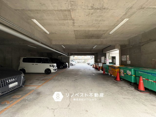 弥刀グリーンマンションの駐車場|【リノベスト不動産】女性スタッフ・男性スタッフ共に活躍中！
