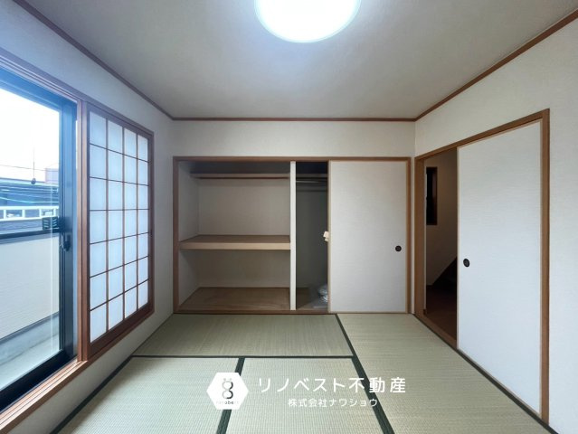 東大阪市菱屋東3丁目の和室|約7帖の2階和室♪
押入＆物入付き◎開口が広く明るい室内です◎
