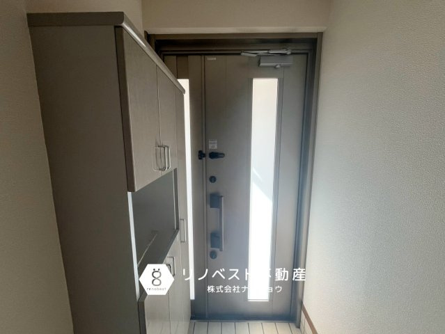 東大阪市友井3丁目の玄関|【リノベスト不動産】女性スタッフ・男性スタッフ共に活躍中！
