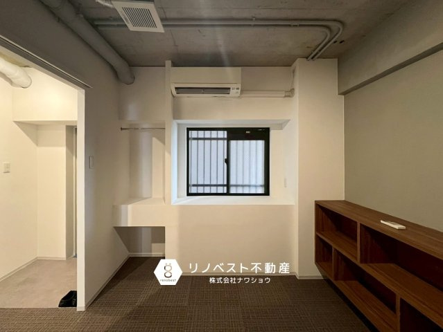 ライオンズマンション瓢箪山の洋室|エアコン1台付き♪玄関入ってすぐの洋室で書斎におすすめ♪
