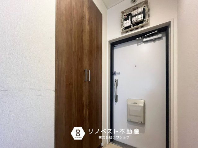 八戸ノ里第四ガーデンハイツの玄関|【リノベスト不動産】女性スタッフ・男性スタッフ共に活躍中！

