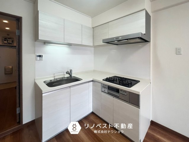 八戸ノ里第四ガーデンハイツのキッチン|作業効率の上がるL字型システムキッチン♪
グリル・収納付きなので料理好きの方にもピッタリ◎