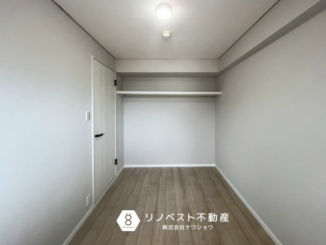 小阪ハイライフの洋室|約4.3帖の洋室♪
趣味部屋や書斎におすすめ◎