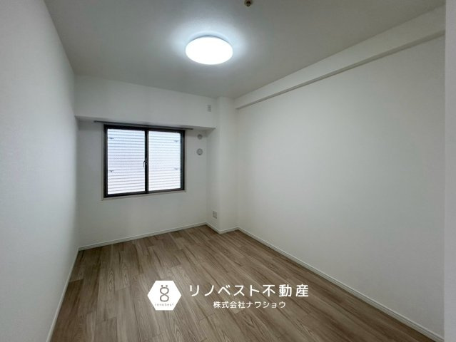 ヴォックスシティの洋室|WIC付きの洋室。
玄関すぐのお部屋で書斎などにおすすめ♪