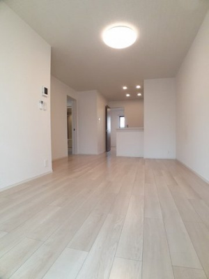 【居間・リビング】 | クラール曽屋　Ⅰ | こちらの居間で趣味の時間をお楽しみください