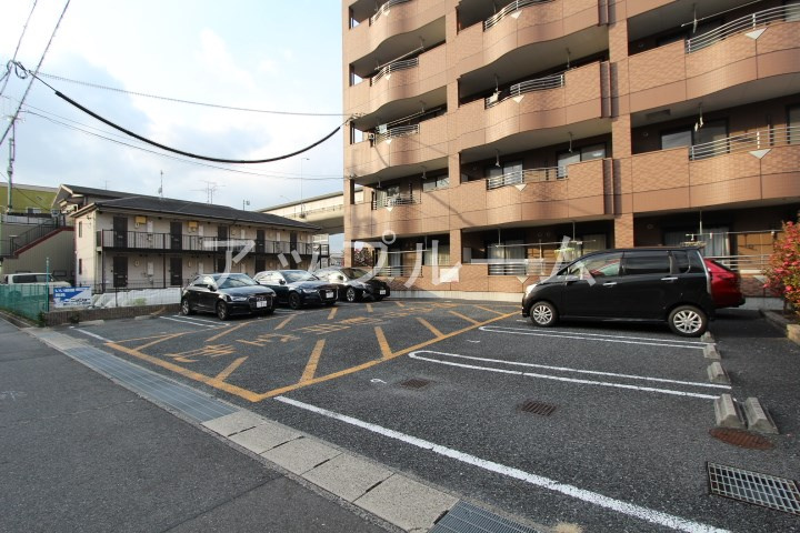 ピュアセレブの駐車場