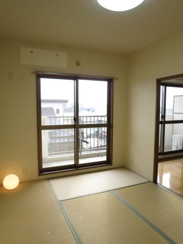 ハイツサンパークの和室|畳でくつろぐことが出来ます
