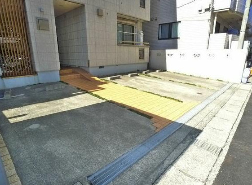 【駐車場】