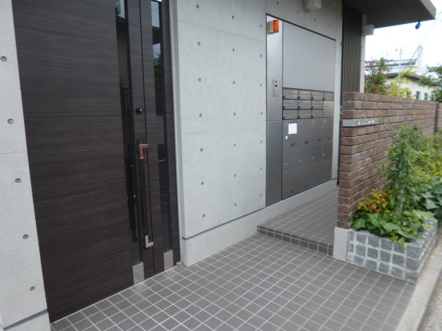 カーサ武蔵野フォレストのエントランス