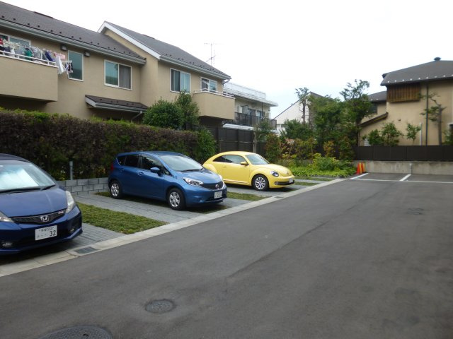 カーサ武蔵野フォレストの駐車場