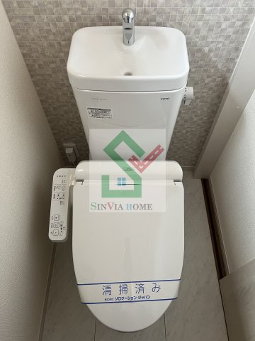 中央町戸建のトイレ